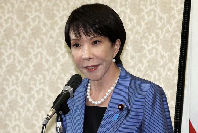 宁可到外面“领”个男人回来生儿子，也坚决不让公主继位，日本这波操作，把七成民意踩
