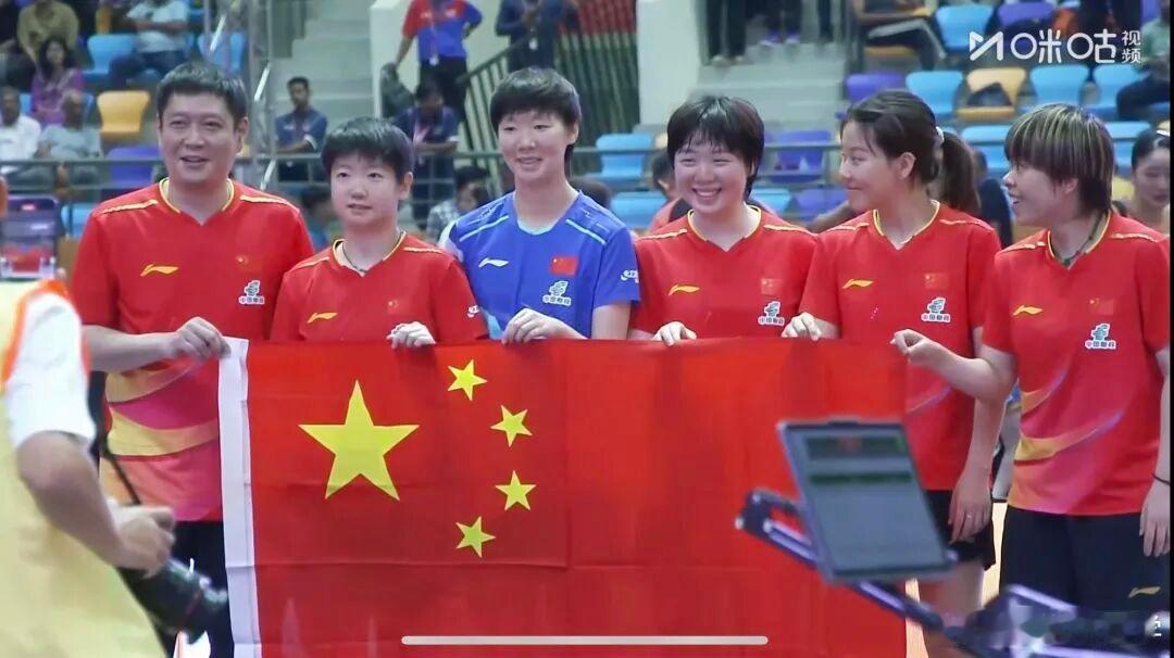 国乒女团重夺亚锦赛冠军中国队以3比0零封日本队，重新夺回冠军奖杯。王曼昱3比1桥