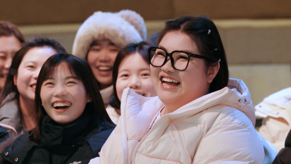 在脱口秀听到梁朝伟赚钱有什么用 代入感拉满！影帝也逃不开人生迷茫，脱口秀用搞笑讲