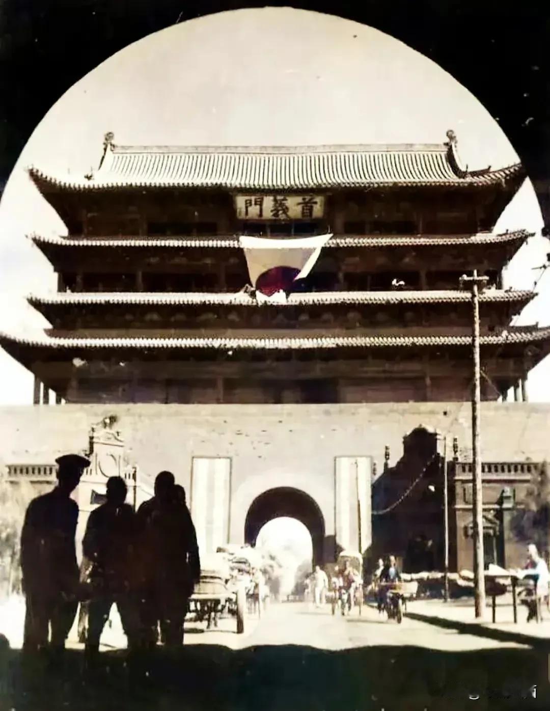 城门应城墙存在才有意义，之前的首義门由于历史的种种原因已经消失了，五一广场照留下