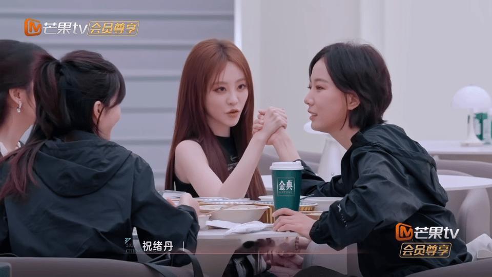祝绪丹cue李晟骄傲的叶凡王珞丹祝绪丹好有综艺感~一个脑子快，一个有趣可爱！！祝