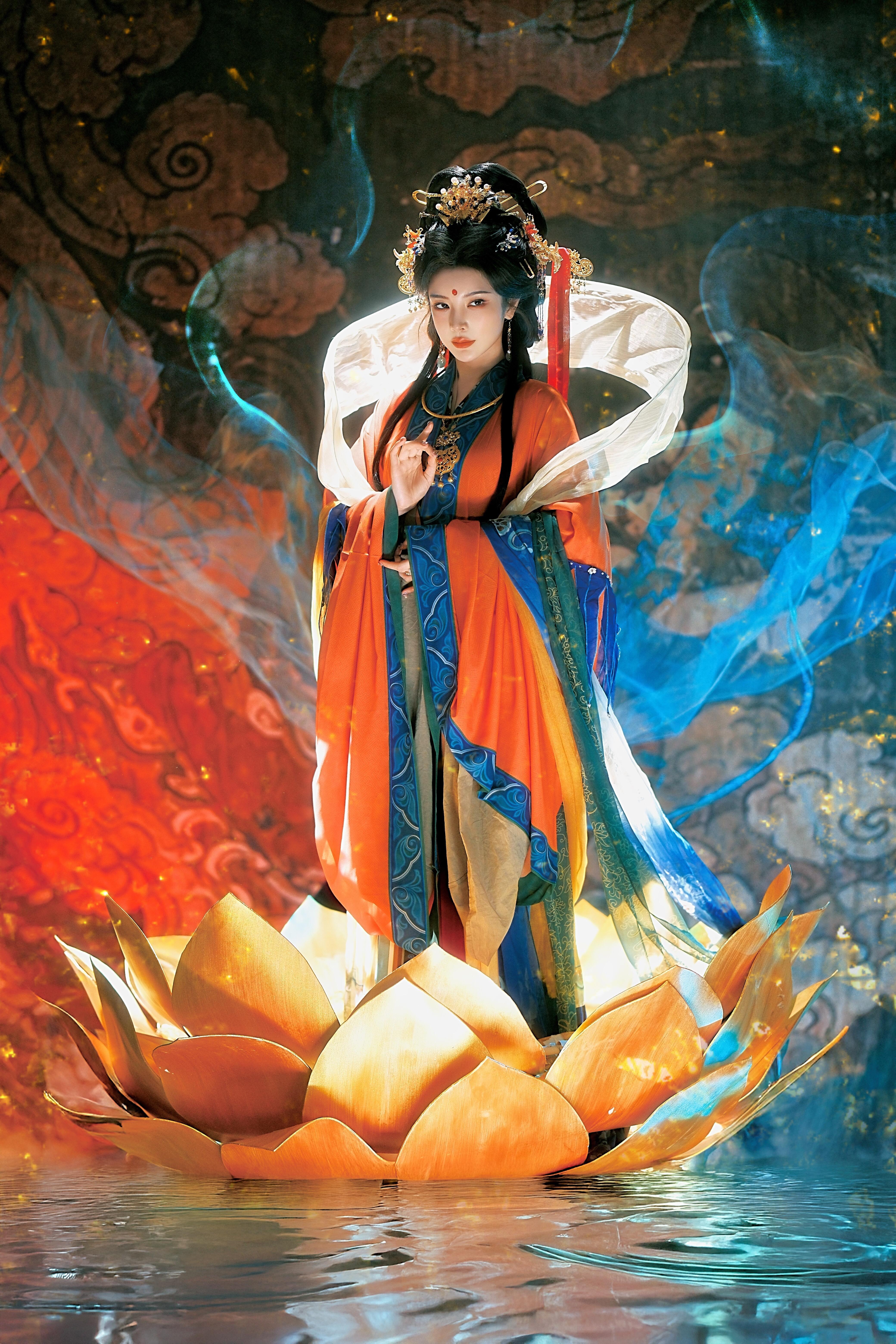 戴燕妮神女造型戴燕妮从壁画里走了出来好标准的古风美人，线下活动神女造型一亮相，壁
