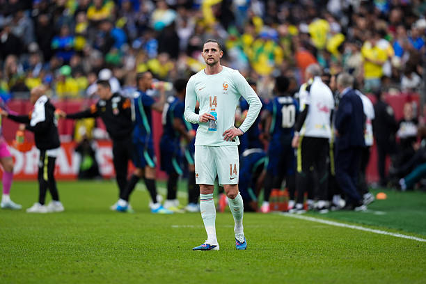 【国际友谊赛】 法国2：1击败巴西队，🔴⚫️ 迈尼昂🇫🇷、拉比奥特🇫🇷