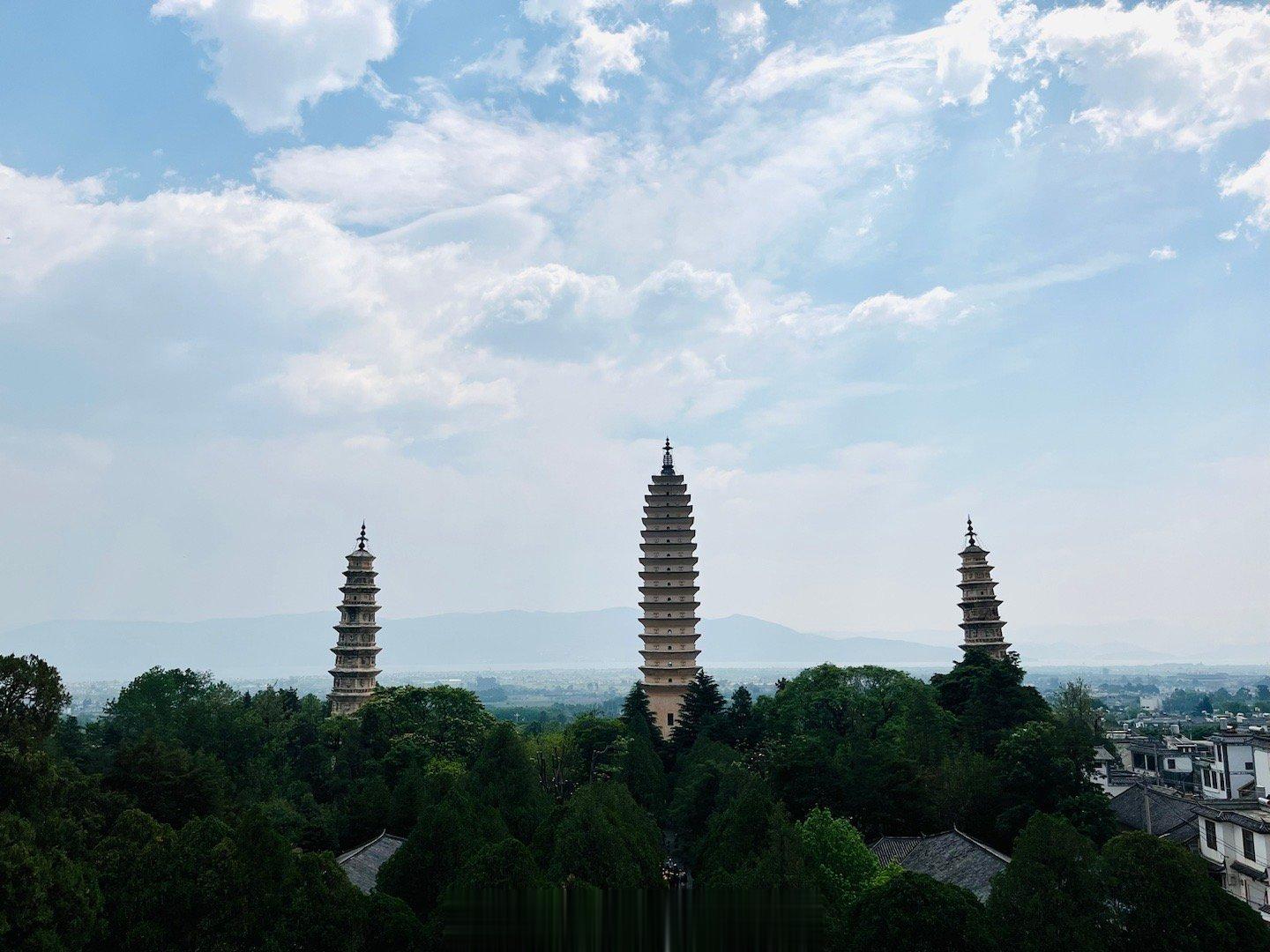 【大理标准性建筑#大理崇圣寺三塔深邃祥和悠远绵长# 】大理崇圣寺，位于大理点苍山