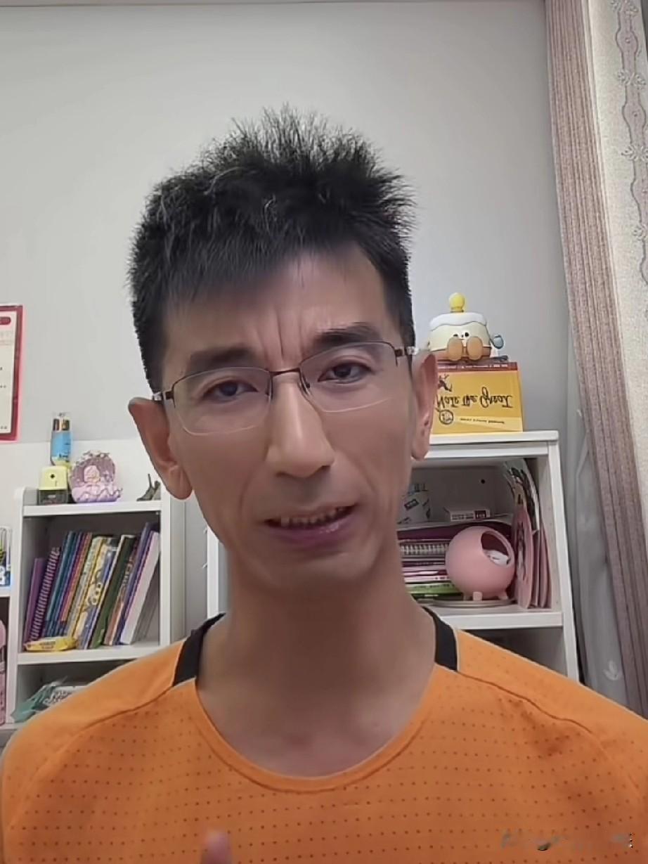 我说孙东旭会超过董宇辉，
你还别不信。

现在他一天不直播大家都催他，
你就说这