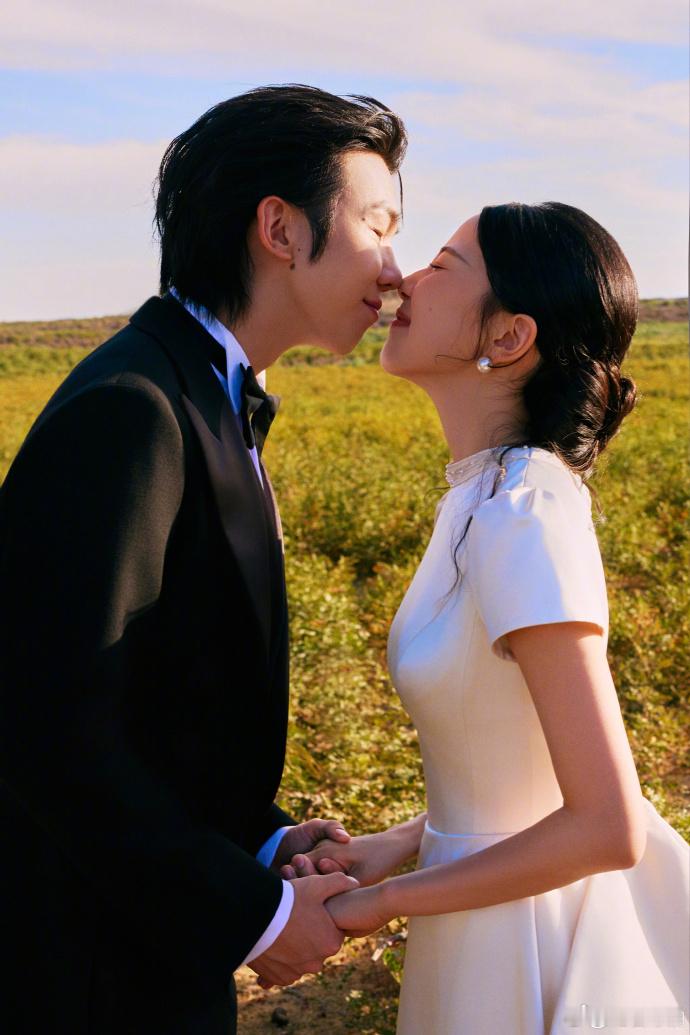 白举纲婚礼照白举纲婚礼 白举纲晒婚礼照，字里行间全是赤诚的温柔。“一个迟来的仪式