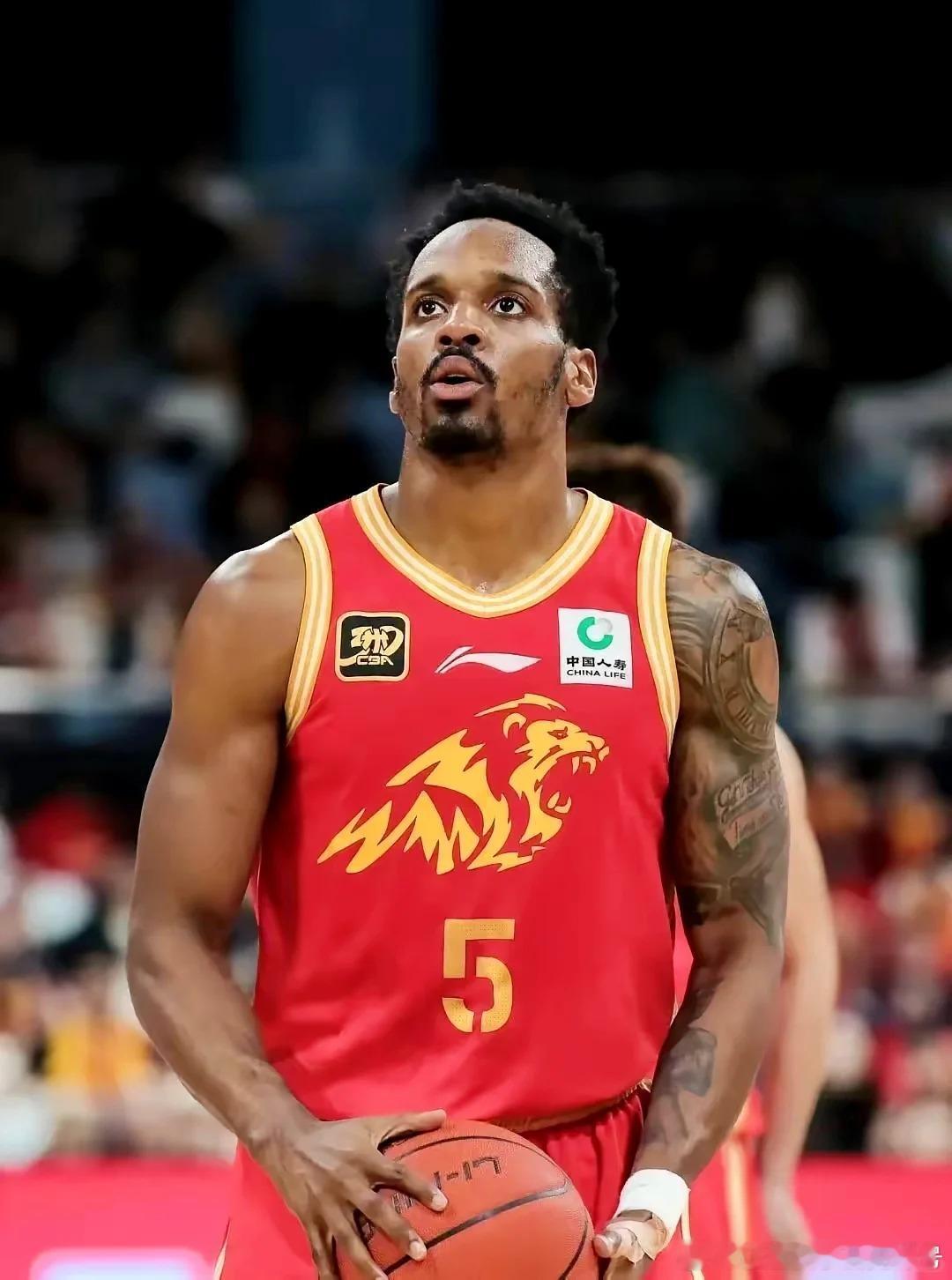 浙江广厦外援巴里・布朗近日回应了关于自己将被中国男篮归化的传闻。他本人表示，截至