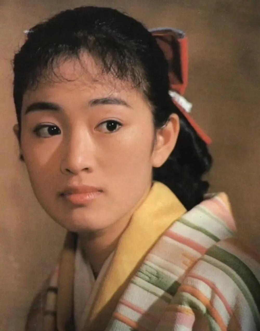 1991年，风华正茂的巩俐，年仅26岁，她的魅力与风采在摄影师甘国亮的镜头下得到