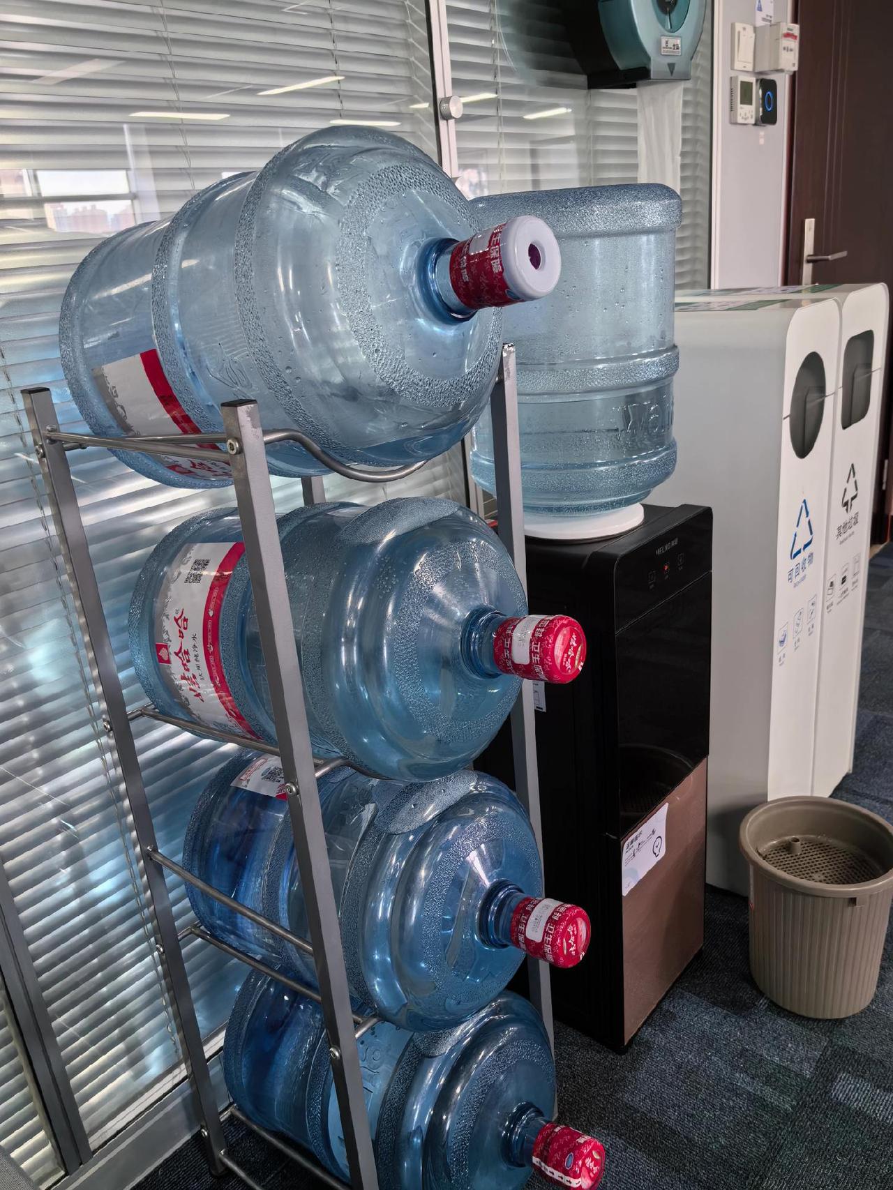 一直在支持，祝娃哈哈越来越好！！！最近喝水越来越多了娃哈哈纯净水 娃哈哈宗庆后 