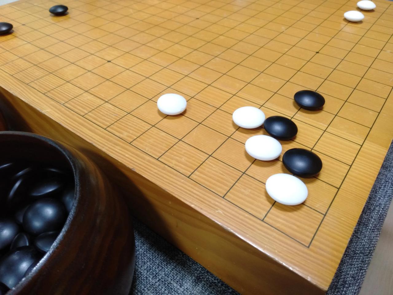 围甲联赛渐入佳境

上海王星昊临危受命出任主将
重庆队前两台占优后两台拉胯


