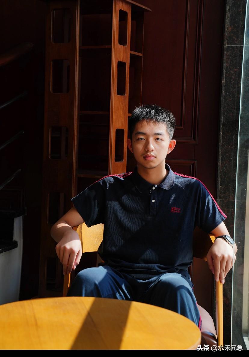 这是今年唯一一个，高考数学满分的考生。全国720万考生，就出了这一个独苗苗！
