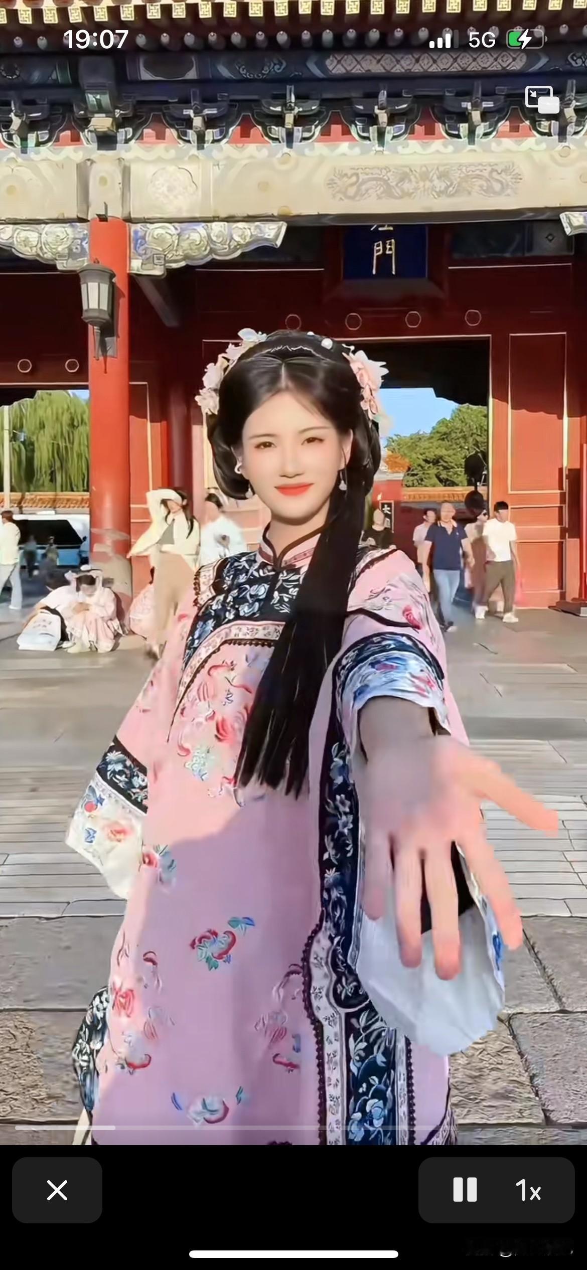 想不到，压根想不到，这就是“跨栏女神”夏思凝，路人看到这个娇娇弱弱的古装小美女，