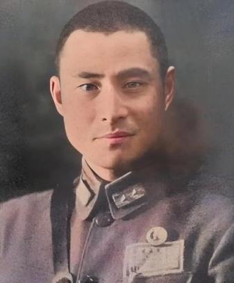 1975年，蒋介石得知黄维被特赦的消息后，立刻邀请他前往台湾，不仅补发了他被俘2