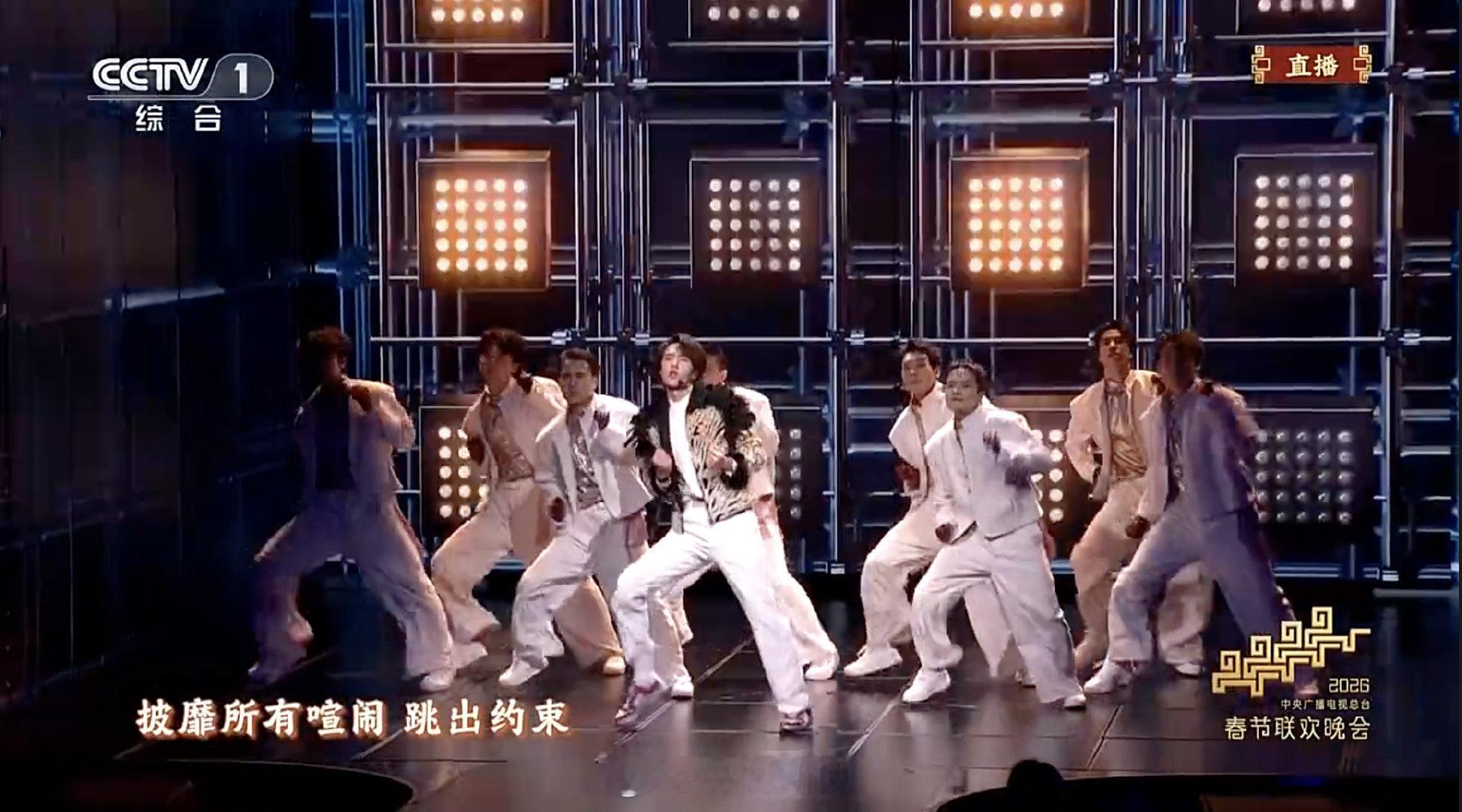 王一博春晚打招呼王一博每一帧都是高光啊啊啊啊啊王一博春晚打招呼 