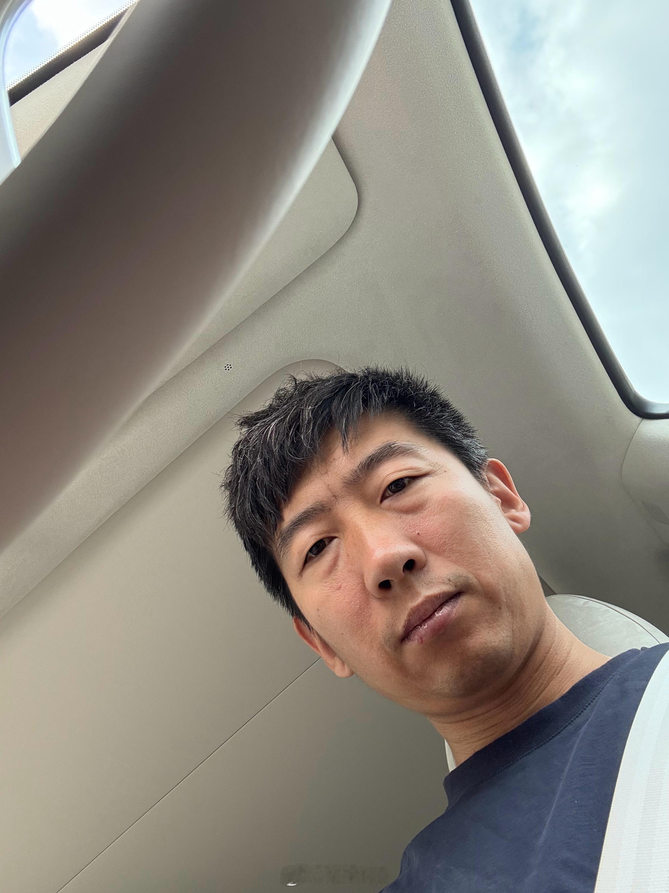 听说发自拍能有流量，我试试[doge] ​​​