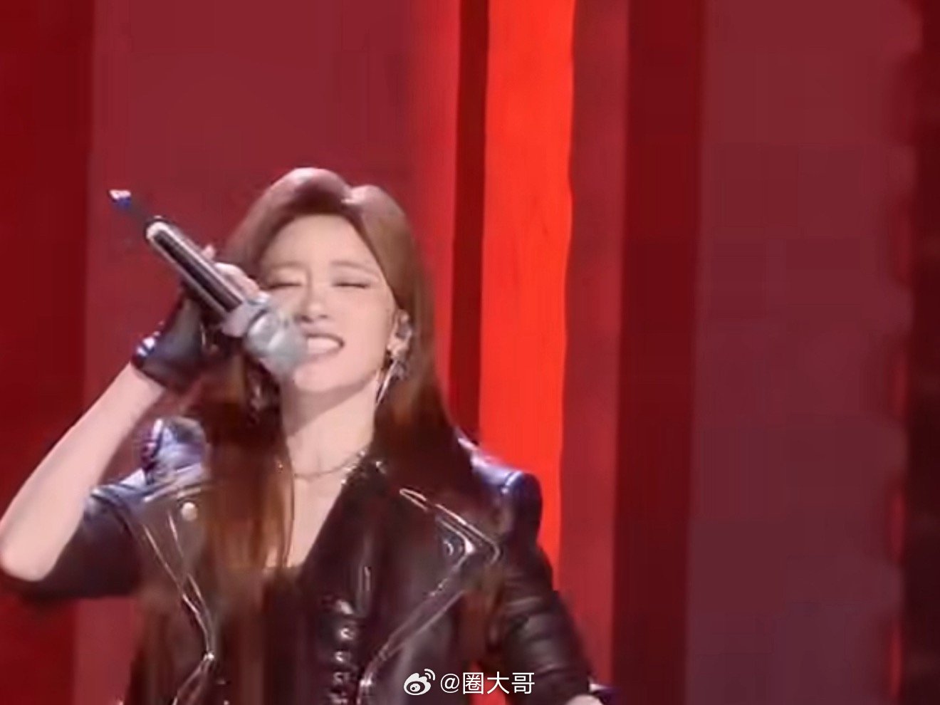 张月准备升咖不愧是乘风Queen第一名啊，张月的初舞台现场直拍也是夯爆了，断层第