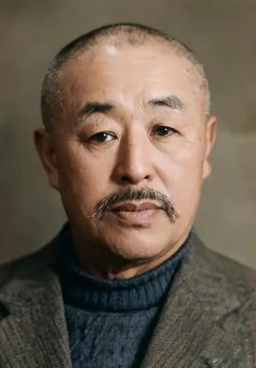 1945年一场盛大宴请！东北辅帅被蒋迷惑，满心敬佩，一年后才知全是套路
 
民国