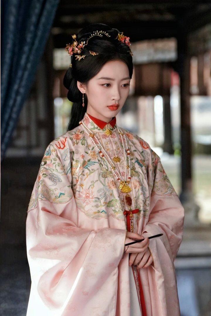 古装剧10位明朝古装美人！ 1：谭松韵《兰香如故》许兰香/沈嘉兰2：邓恩熙《花开