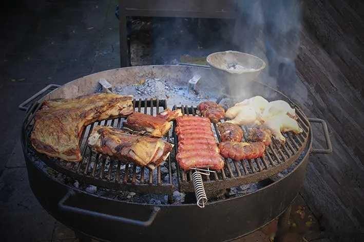 阿根廷带900公斤牛肉去世界杯 本届世界杯阿根廷延续吃肉传统，卡塔尔世界杯带去9