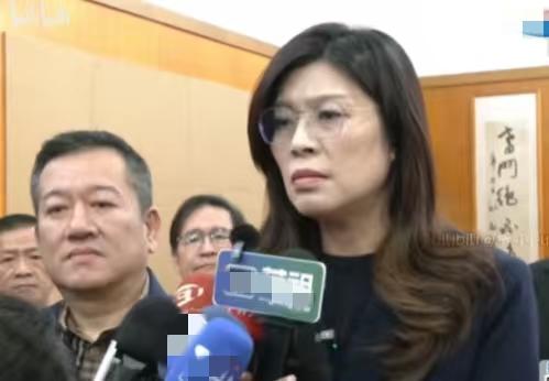 中国国民党主席郑丽文在宜兰被记者提问，如何看待昨天发生在台北的暴力伤人案件，她说