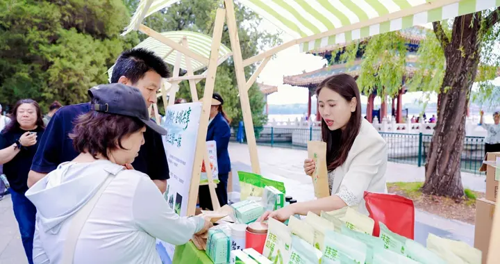 【爽爽贵阳时评】一杯黔茶，何以“香”飘北京