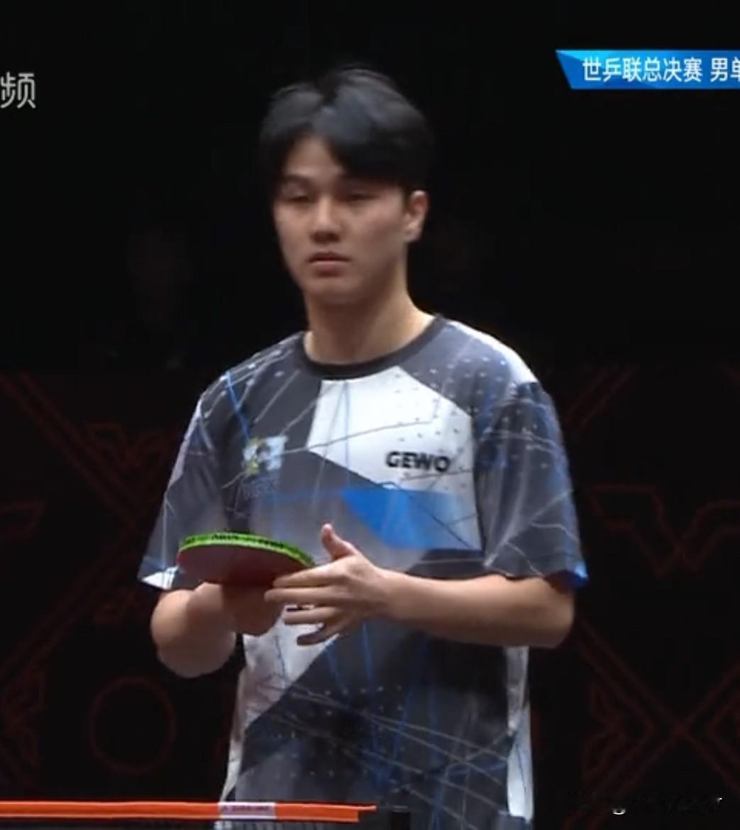 向鹏4:2战胜安宰贤，晋级八强
WTT香港总决赛男单1/8决赛
向鹏对阵安宰贤