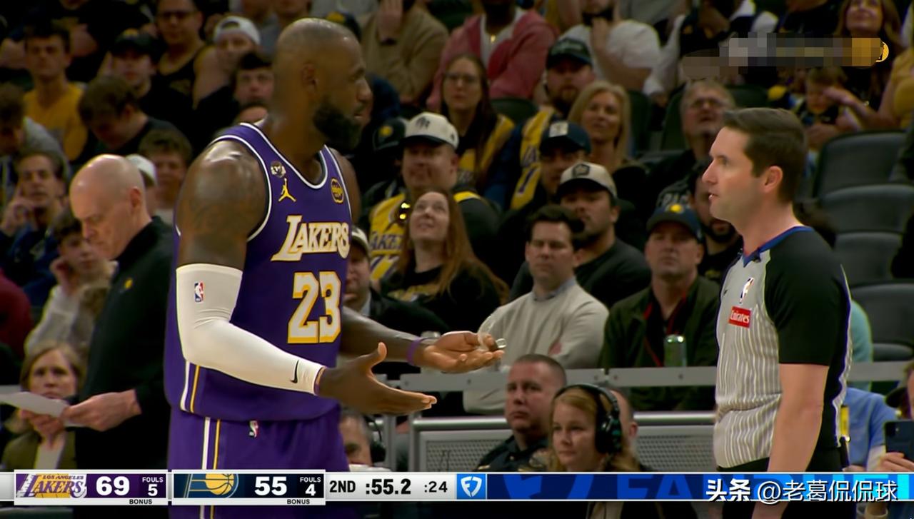 湖人超级球星詹姆斯真是七窍生烟！在今天湖人客场挑战步行者的比赛中，当时比赛进行到