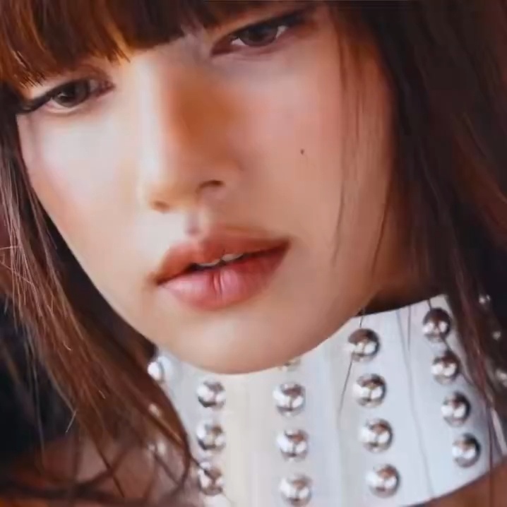所有人感受Lisa这个眼神！！！ 