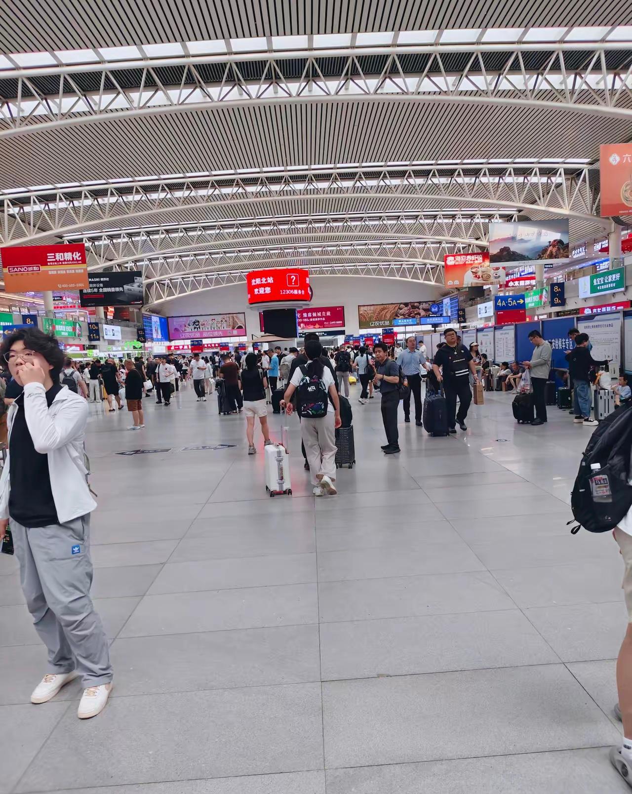 儿子和儿媳妇要出门旅游，问我要5000块钱，我给拿了，我以为他们已经在路上了，结