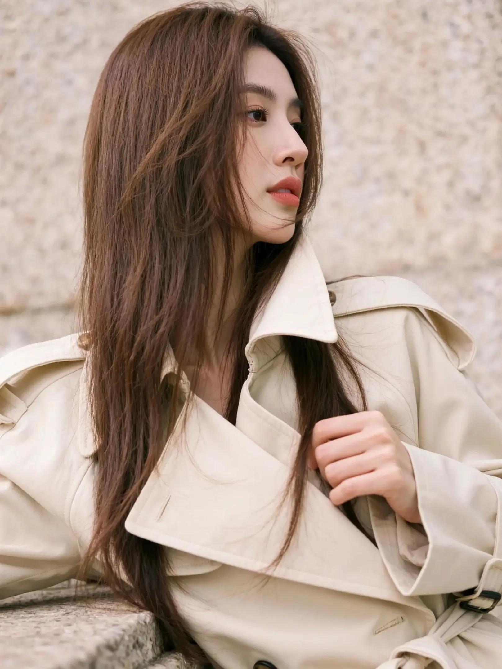 AI浅棕风衣写真 随变ai随便玩 ai创作 随变一拍都很夯 用ai创作打开春天