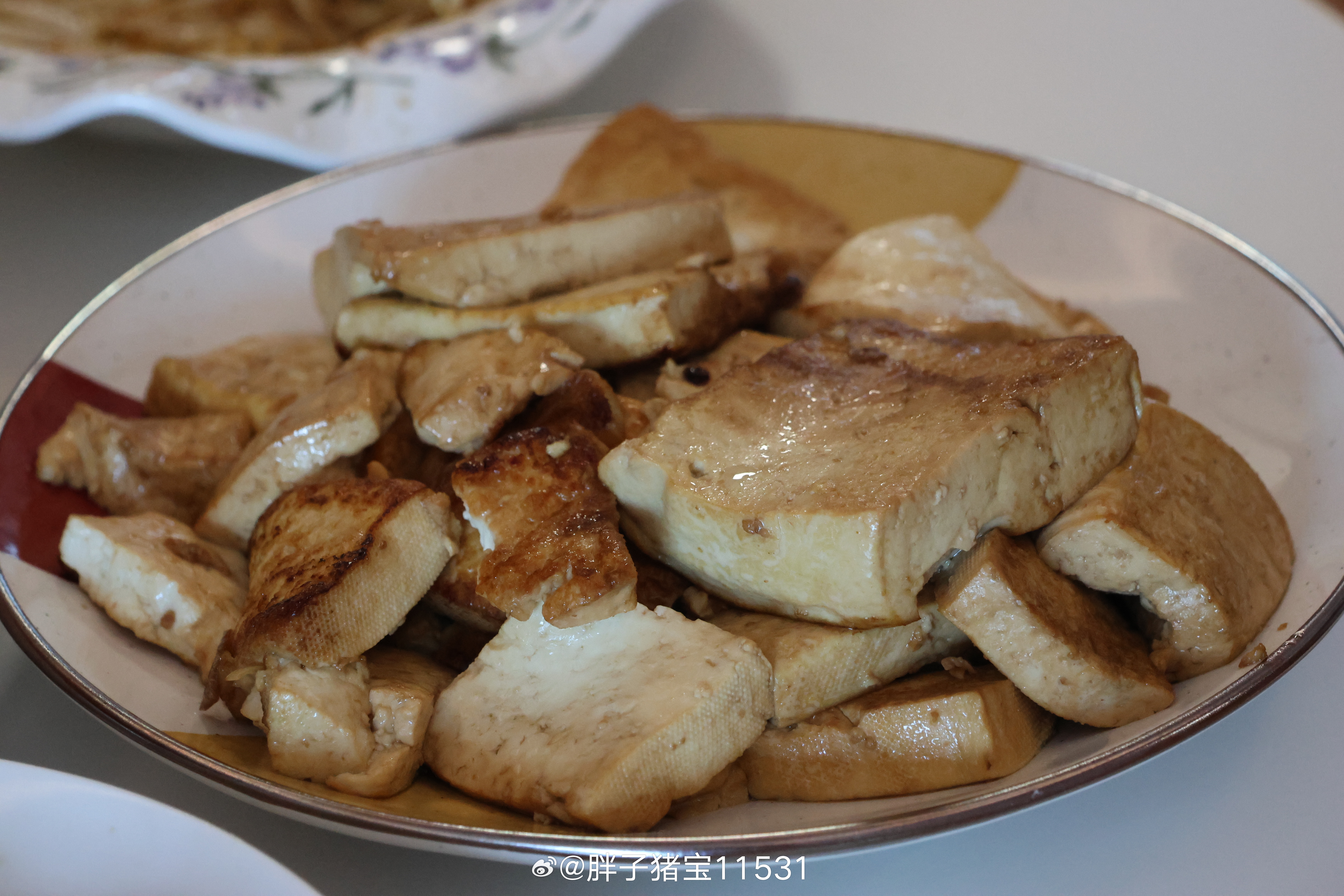 昨天婆家，今天娘家。老妈说留着柴鸡，知道我回来，昨天给我做的卤鸡。小妹现在的手艺