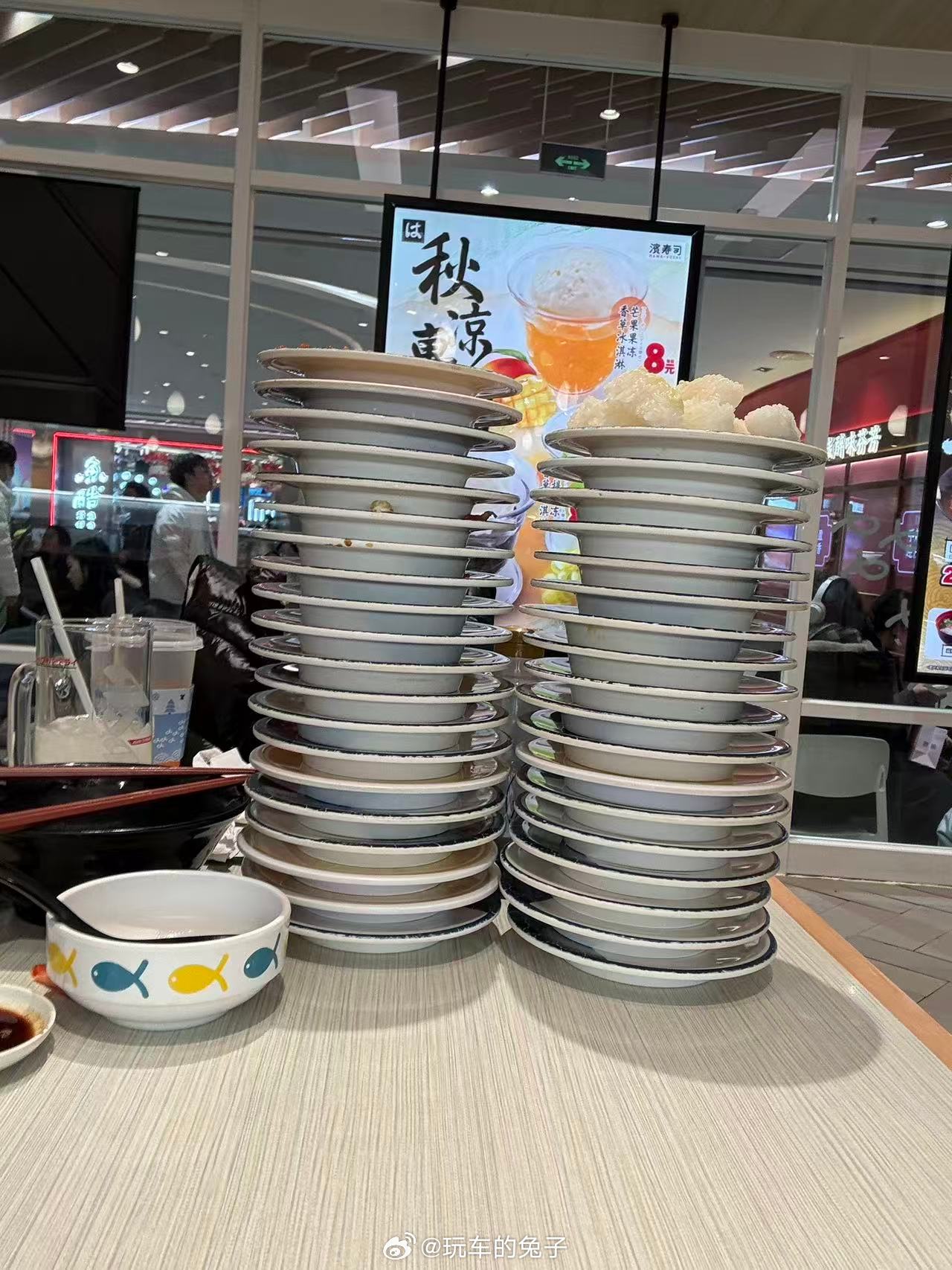 寿司郎 SIM卡 我之前去吃滨寿司也是一样，排队人数超级多，如果晚上6点左右吃上