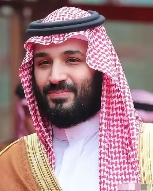 沙特阿拉伯传来消息
4月7号凌晨，沙特的石化大本营被炸了！不是开玩笑，财联社和新