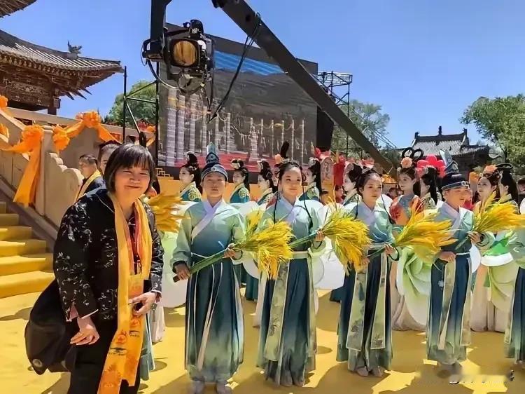 黄智贤畅游山西，评论区排队请吃饭！
   智贤姐畅游山西之旅，评论区炸锅了，山西