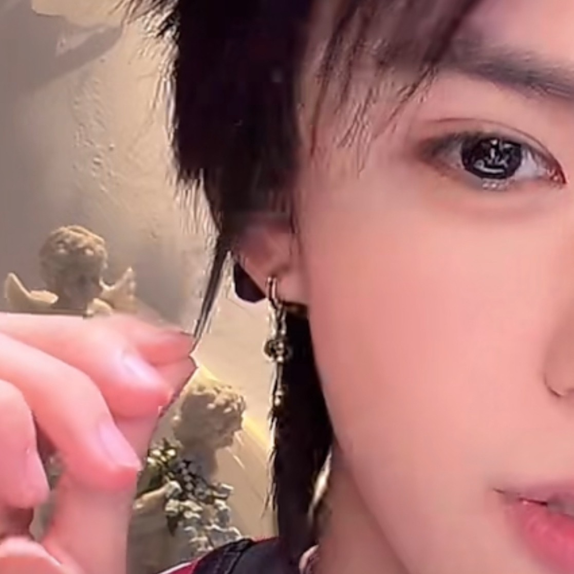 她是女孩儿 