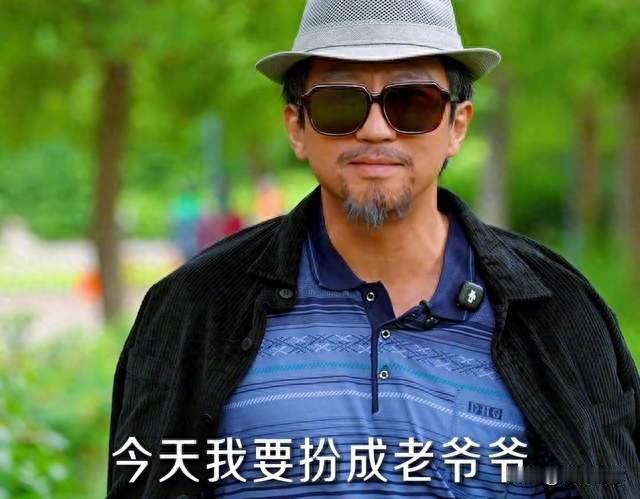 邓超扮成老爷爷去跳舞，被河南大妈当场轰走！网友：这次我站大妈