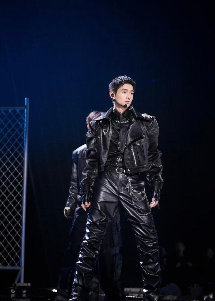 檀健次给危晋宇冠军夜加油 危晋宇的冠军夜排面拉满！演绎檀健次《蒙娜丽莎》惊艳舞台