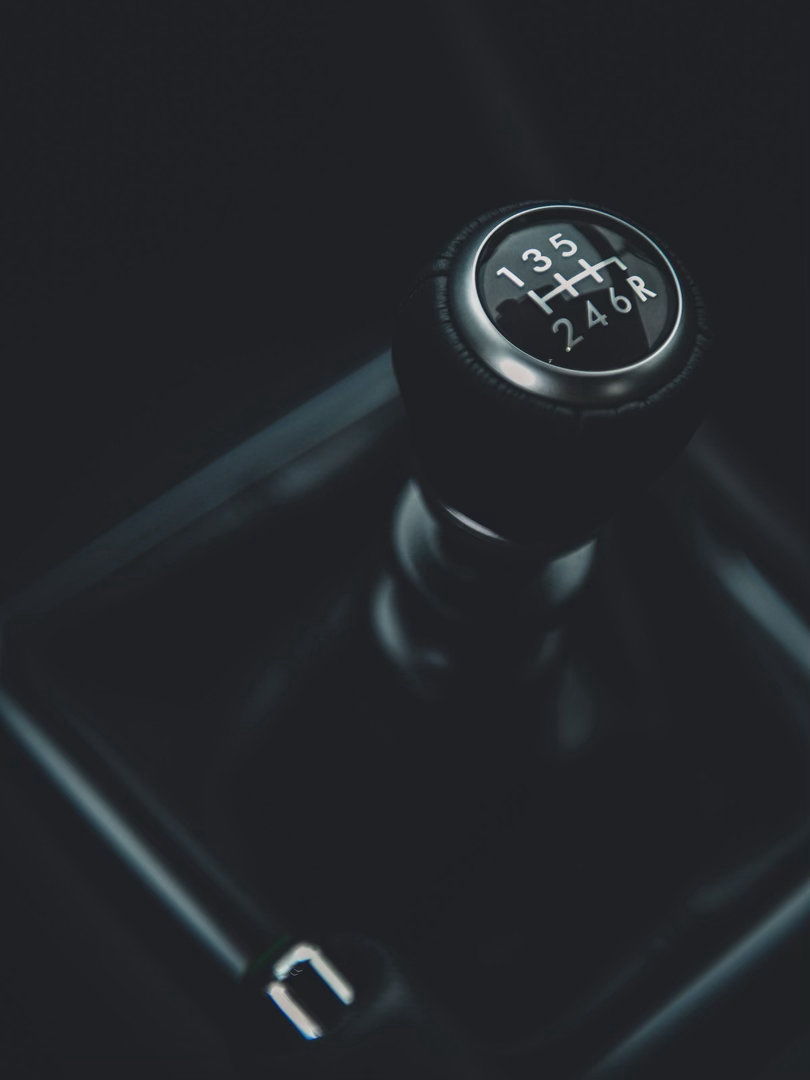 以防大家不知道下，斯巴鲁WRX tS尾翼版准备要来了。这就对了，有尾翼才对味嘛。