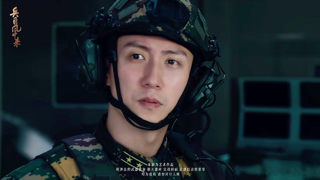 黄景瑜吴大洲 这里还有一帧，他还“哇哦～”了一声，黄景瑜真是制服的神，当年《红海