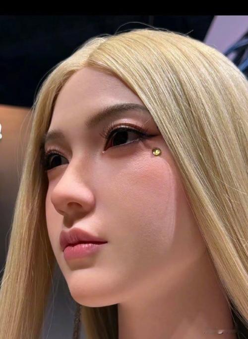 一比一女款仿生性爱机器人，
已经达到了以假乱真的地步，
比真人好看，比真人温柔，