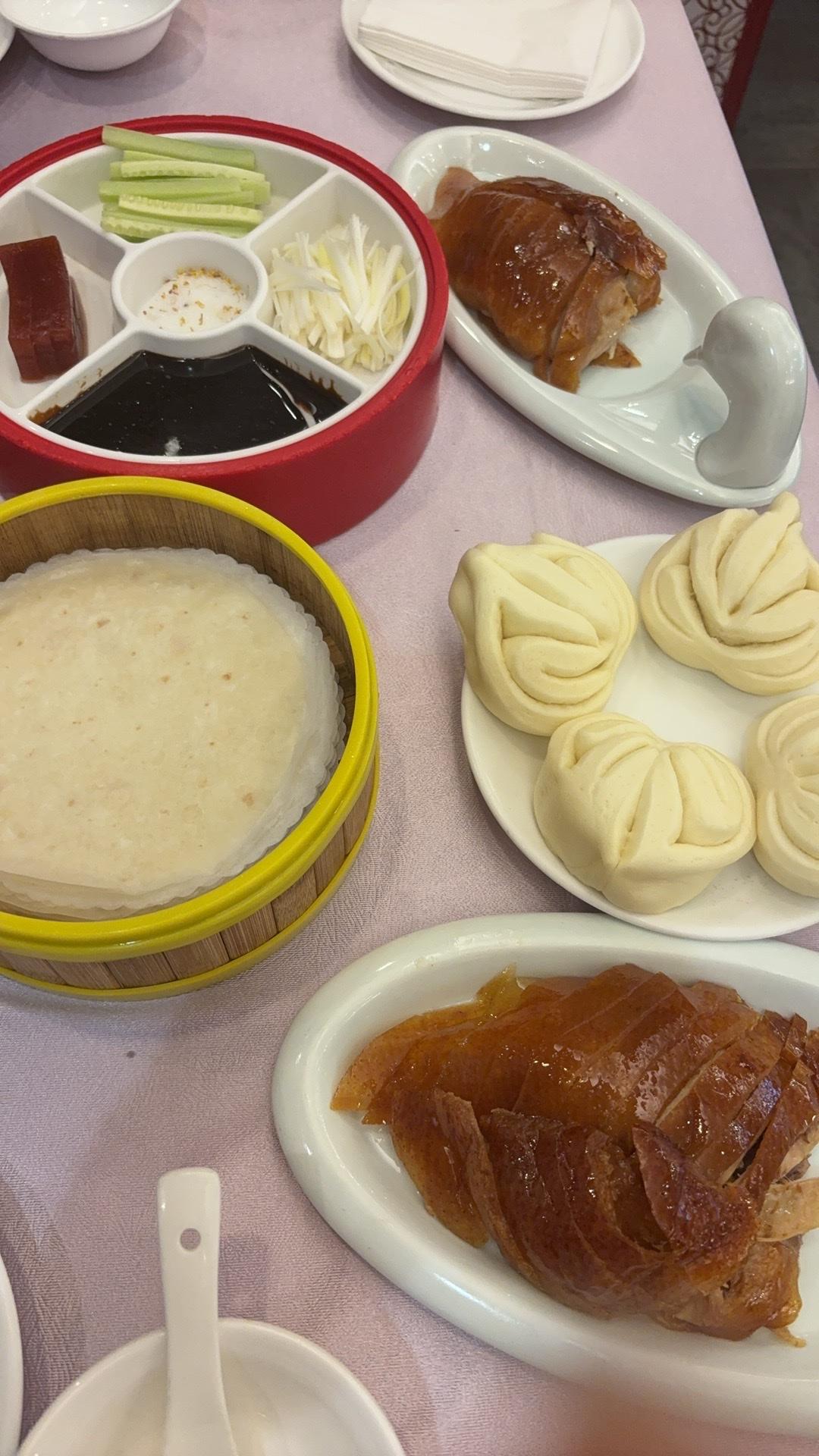 昨天老伴62岁生日，去通州东兴楼，体验不好。商家为了满足快递速度，迟迟不能为厅内