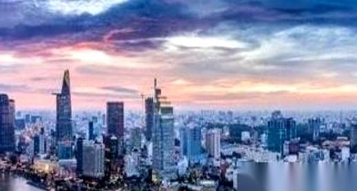 最近越南的社交网络上，有句话被顶上了热搜。
南方网民敲着键盘疯狂刷屏：“要是当年