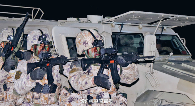 【深入推进实战化军事训练 | 一座“石头阵”引发的复盘思考】高原寒夜，朔风凛冽。