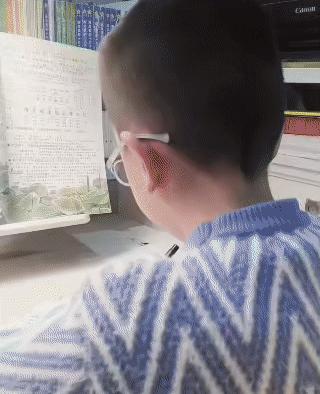 9岁，三年级，作业本一打开，我差点以为家里打印机偷偷生了个娃。宁夏银川这小孩哥的
