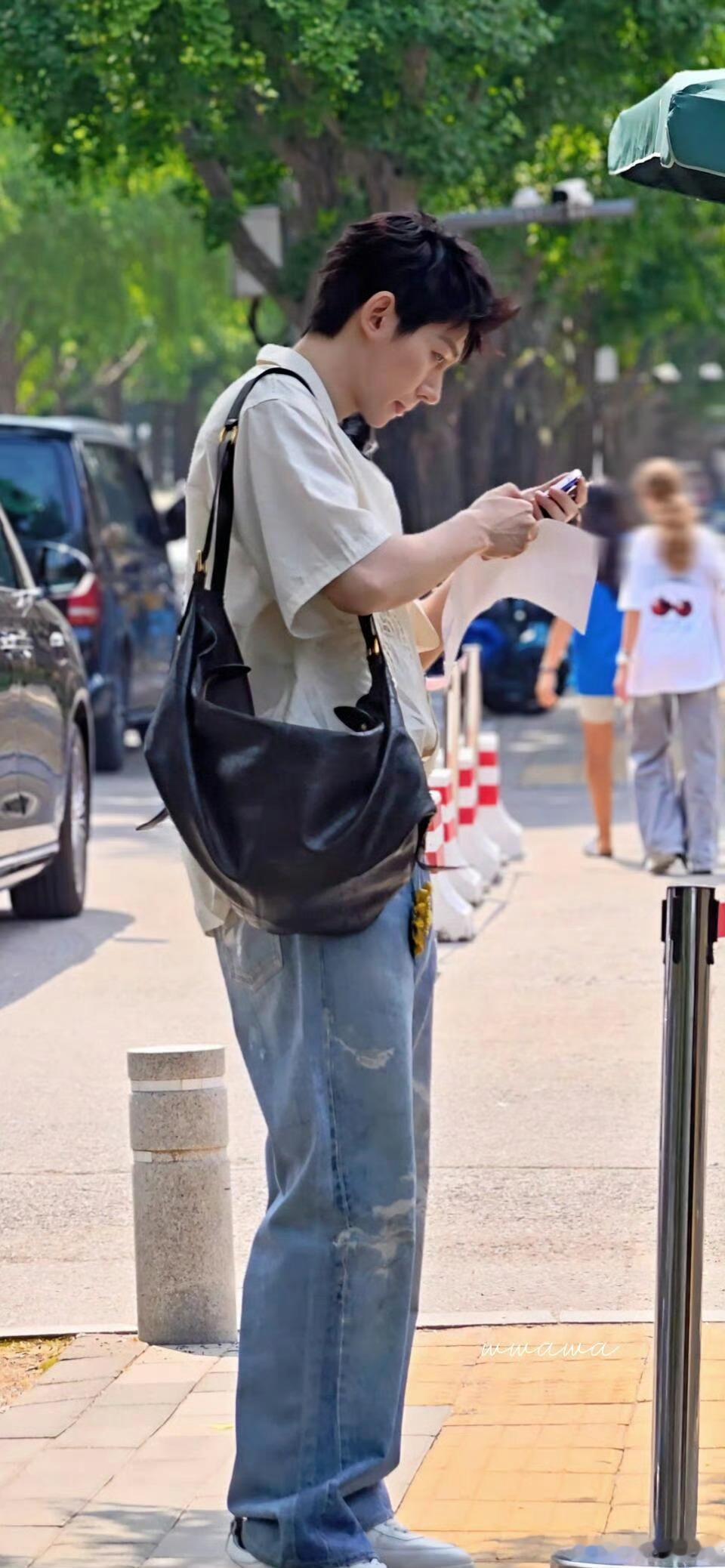 我为真去录花少了，常驻综艺就这样吻上来 