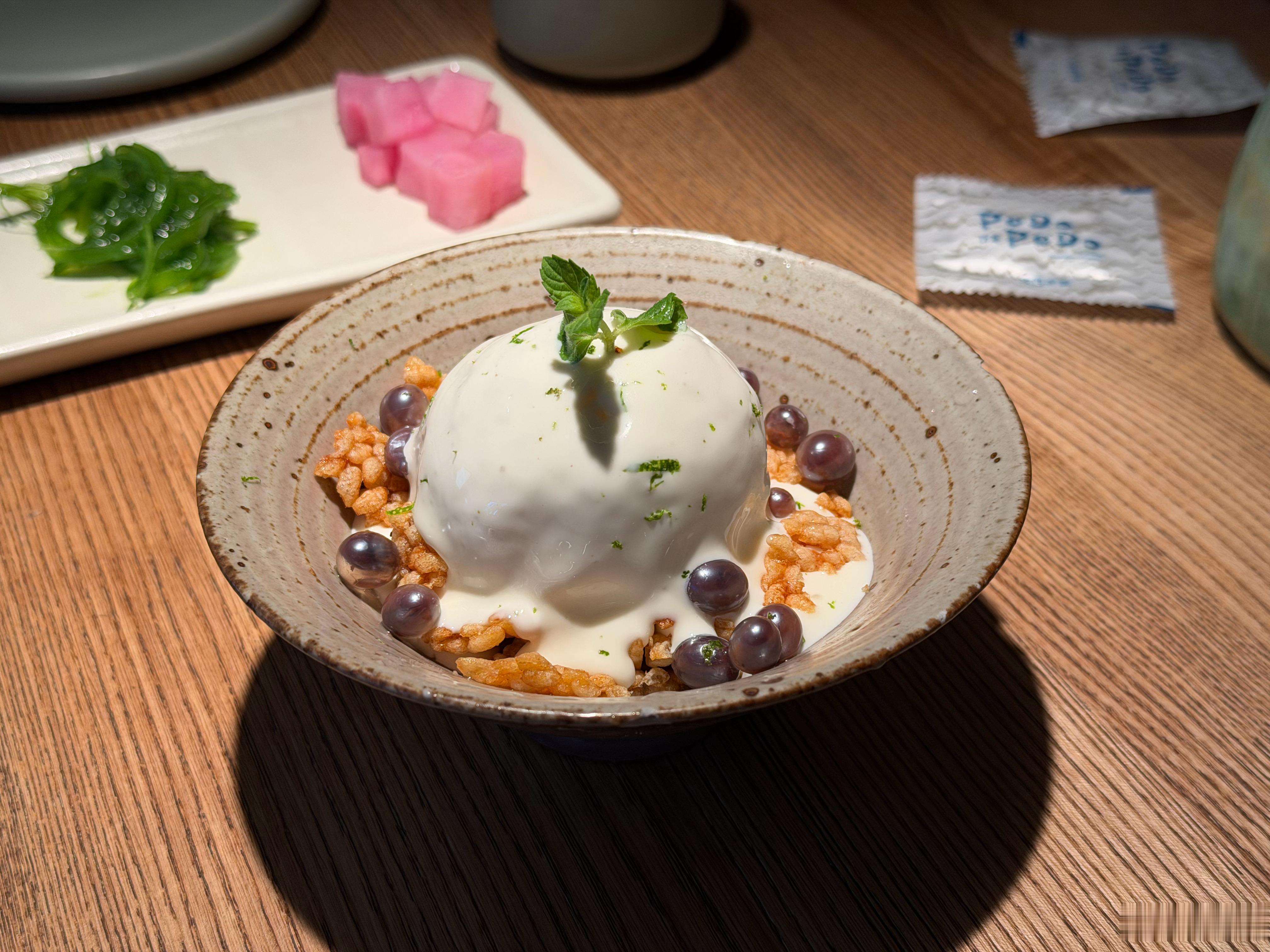 排了一个小时队，又吃了一顿漂亮饭。PoDo in PoDo这个韩国料理真不错~ 