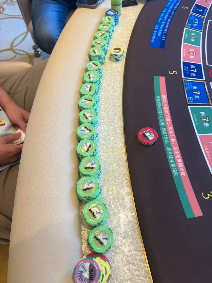 前天我推荐的切尔西，收了之后又说了伯恩茅斯，但伯恩茅斯大好数据下没赢下比赛（2: