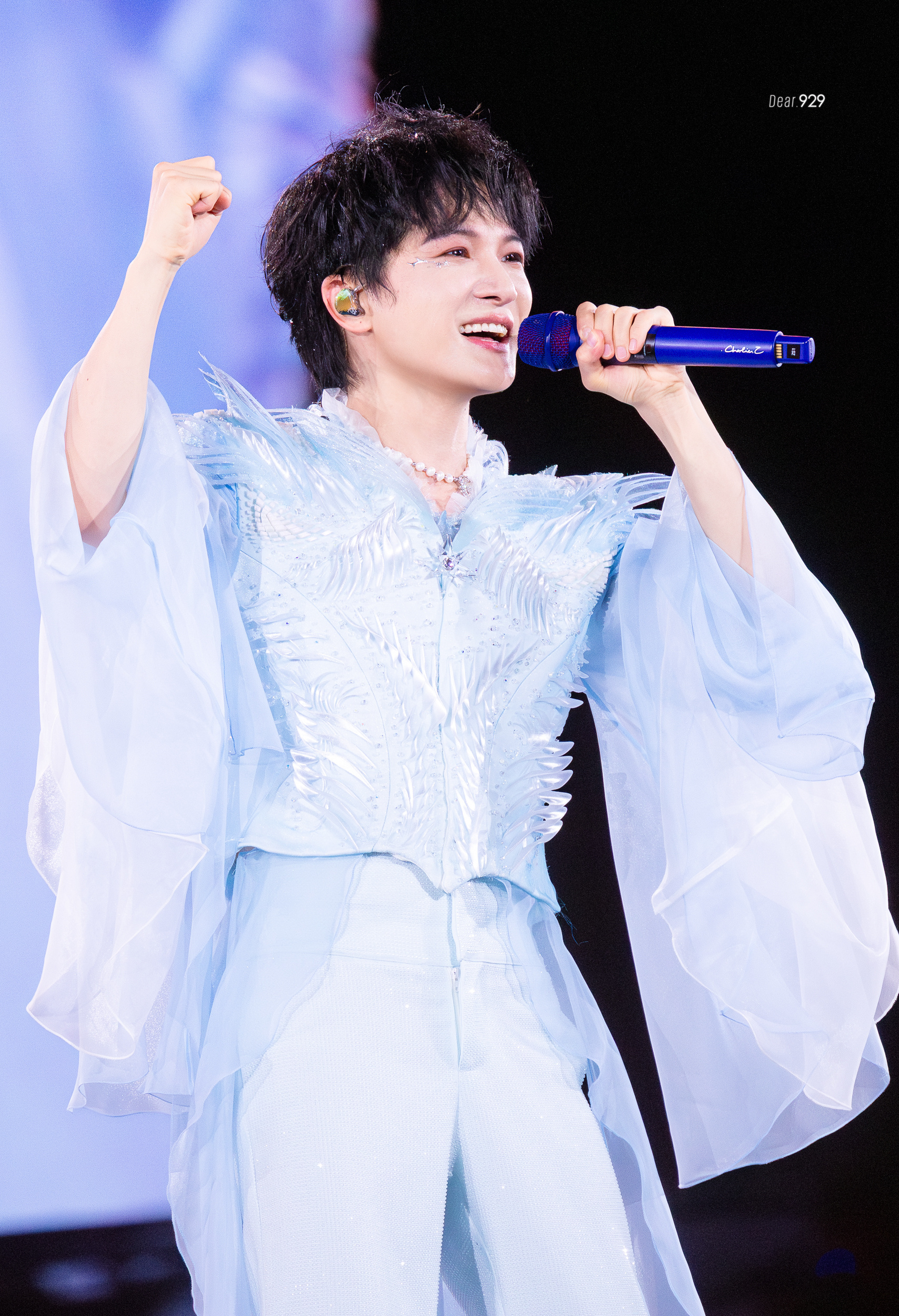 周深  🪽永远轻盈 永远滚烫260725 周深「深深的」巡回演唱会沈阳周深演唱