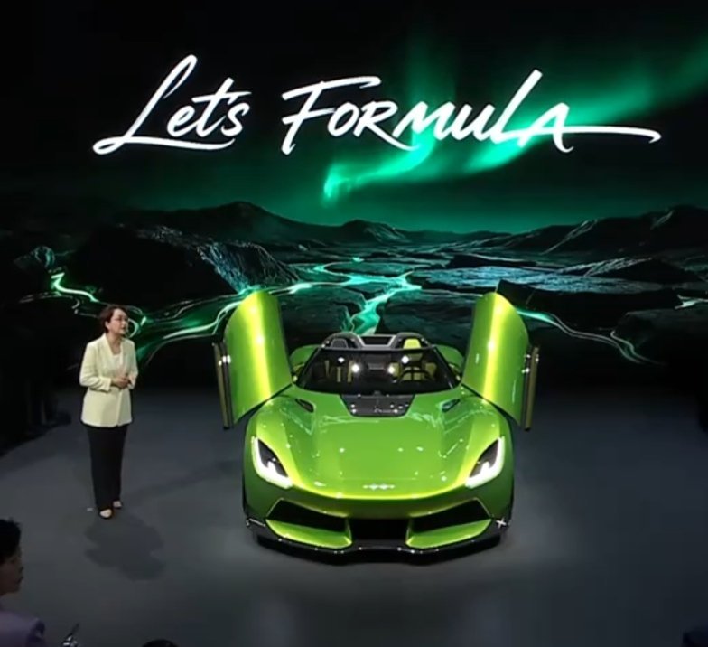比亚迪旗下方程豹品牌的首款轿跑车型 FORMULA X 在 2026 北京车展正