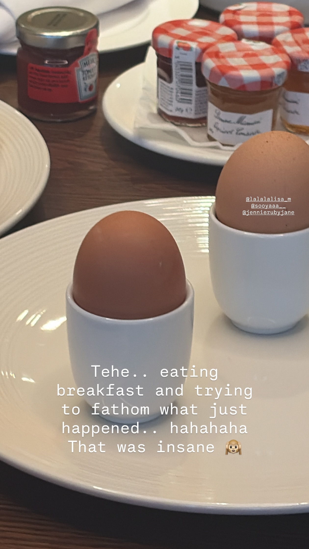 260228 Rosé更新 IG STORY🐿️“嘿嘿..一边吃早餐一边努力回